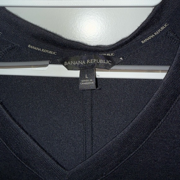 NWOT Banana Republic Black V-Neck Sweater - Picture 2 of 3